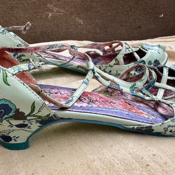 Irregular Choice green/blue flower design leather kitten heel strap shoes.EU:40 - Picture 5 of 6